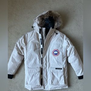 Woman’s Authentic Size large Canada Goose smoke/pet free